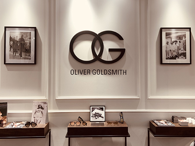 STAND OLIVER GOLDSMITH